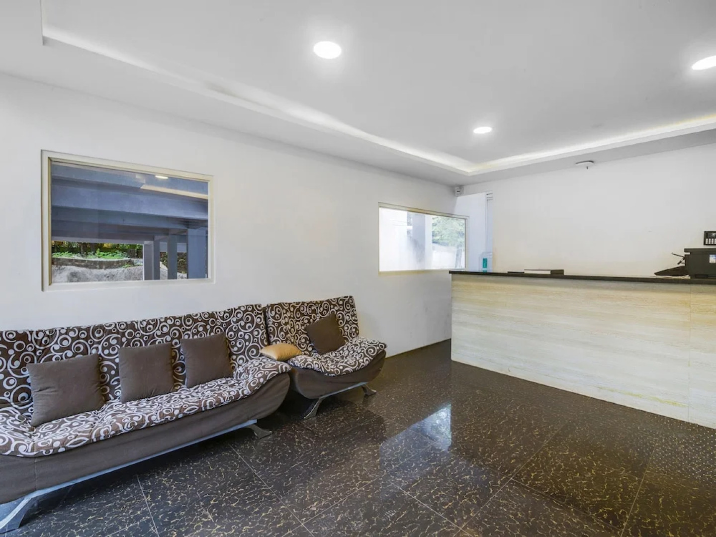 Oyo Flagship 39299 Aqualura