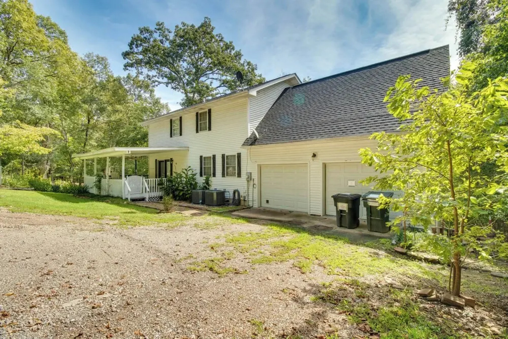 Spacious White Rivers Jewel: Fishing Haven!