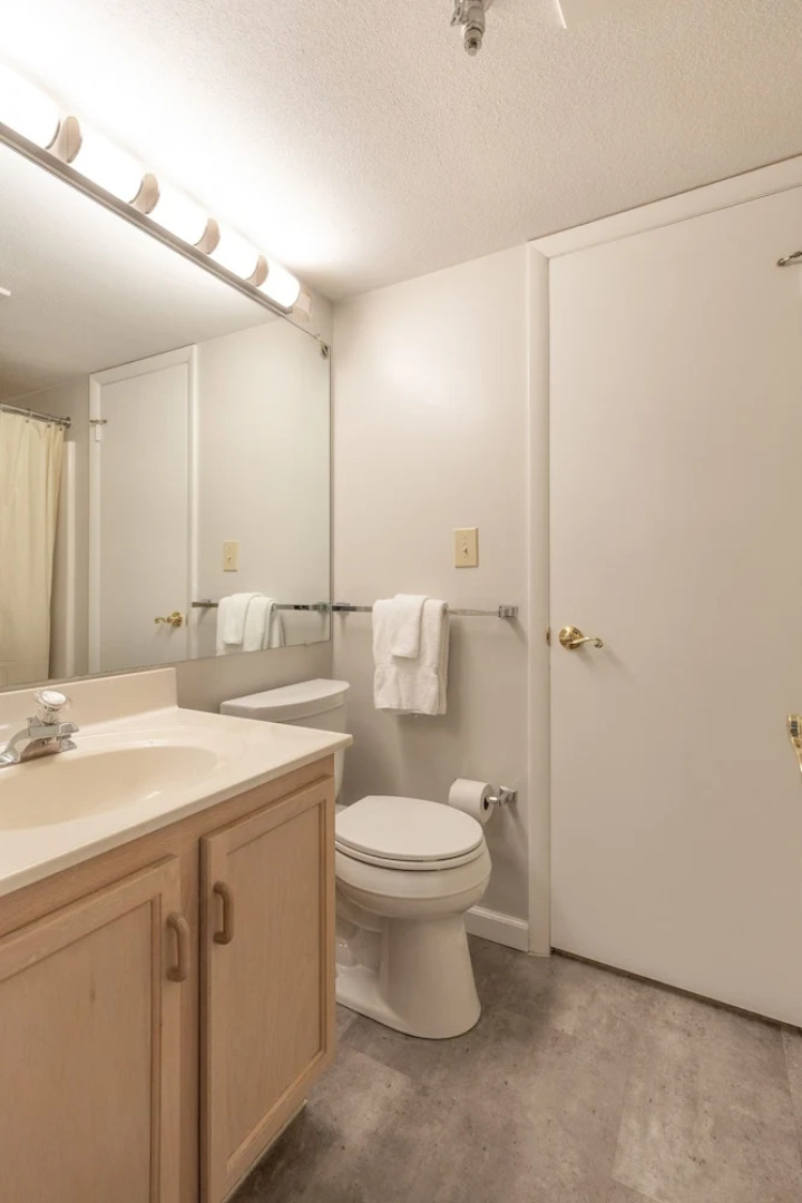 Stoneridge 3BR Standard Condo, Sleeps 8 by RedAwning