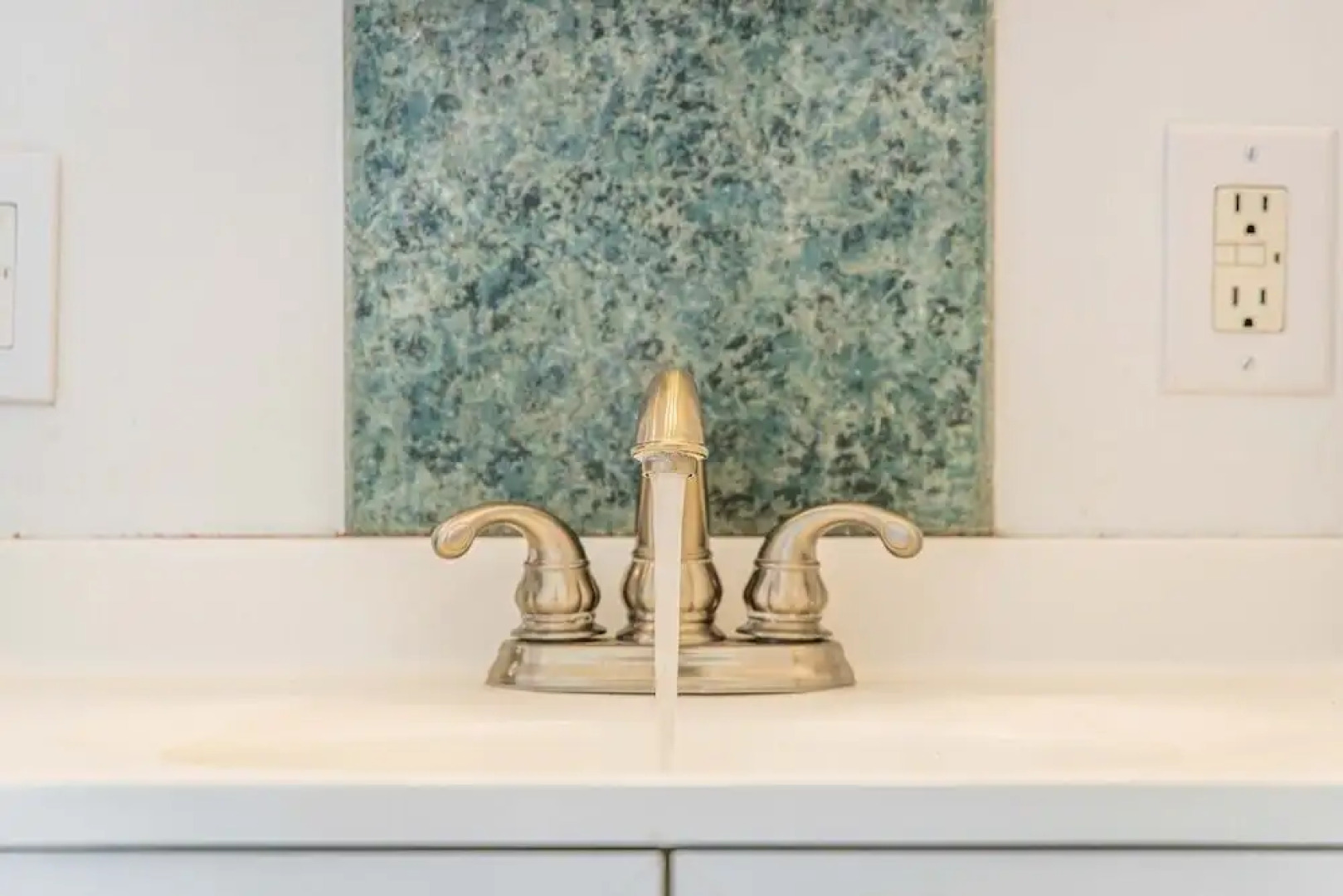 Large and Bright 3 Bedroom With Room For 7