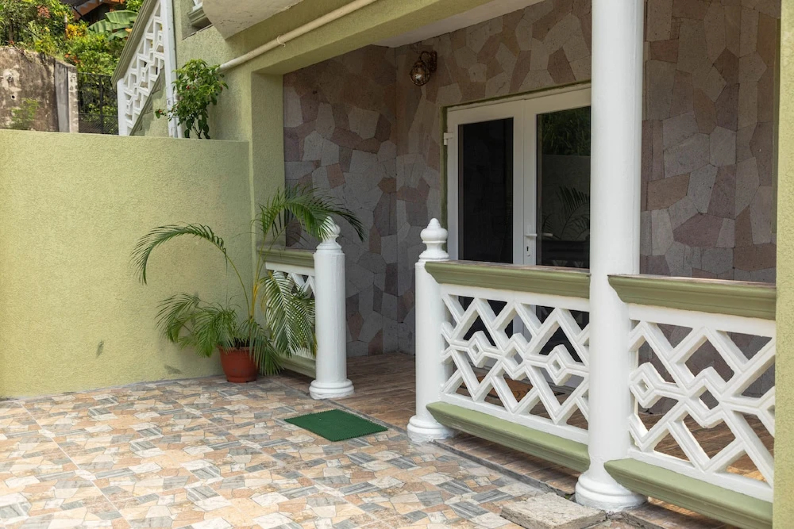 Topaz Apartment Villas-Pool Side Piton v