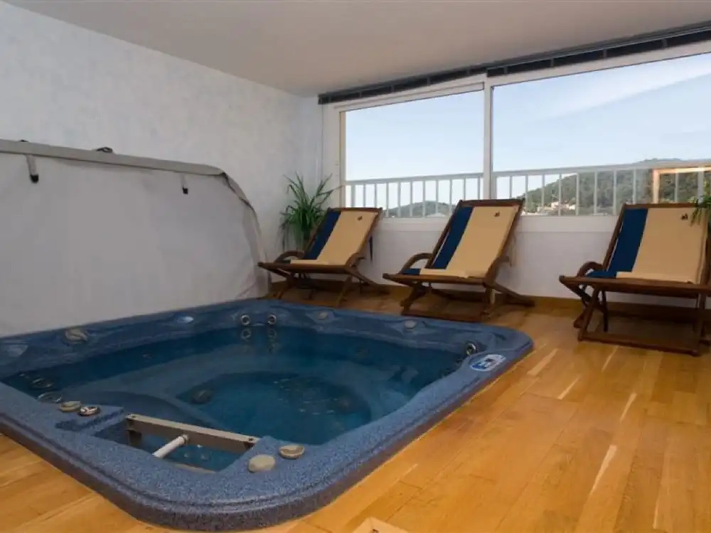 Quaint Villa with Jacuzzi in Sa Pobla