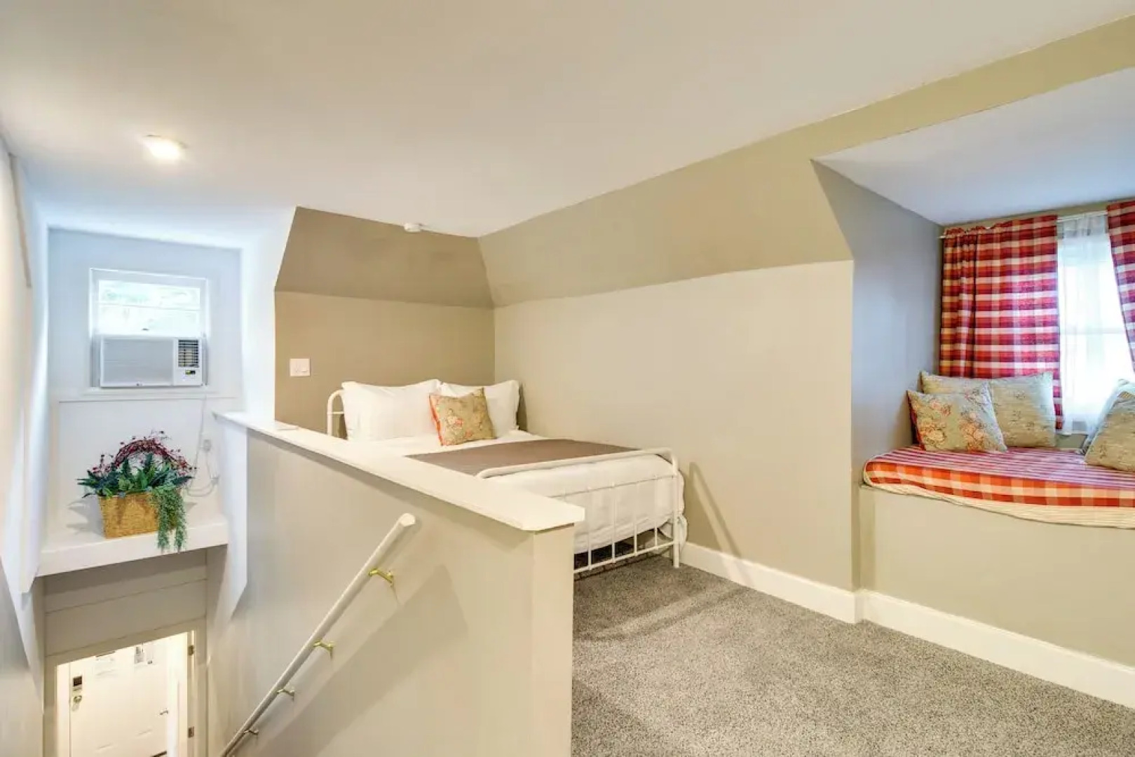 Updated Cotter Cottage: Walk to White River!