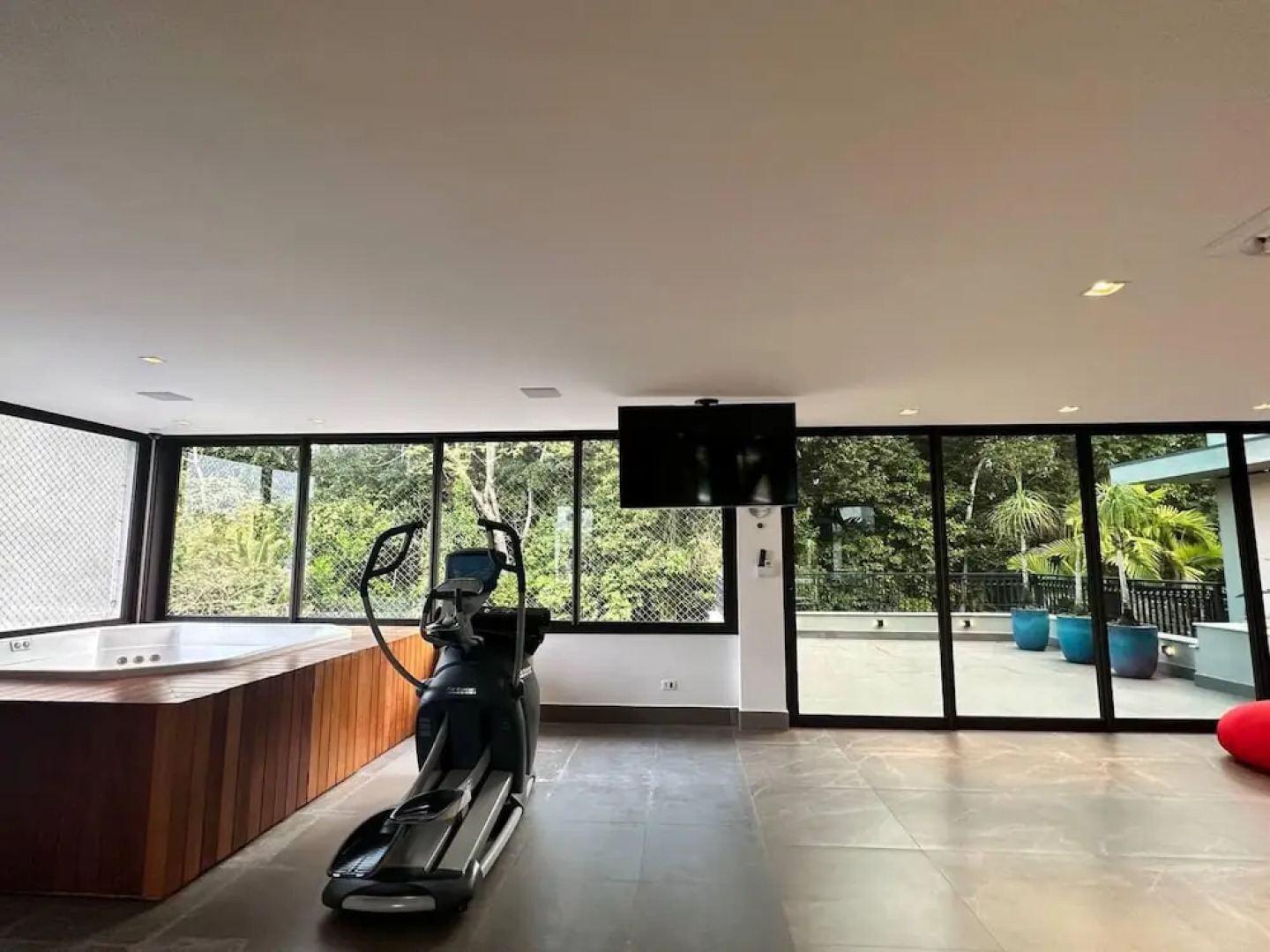 Mans o 6 Suites Riviera