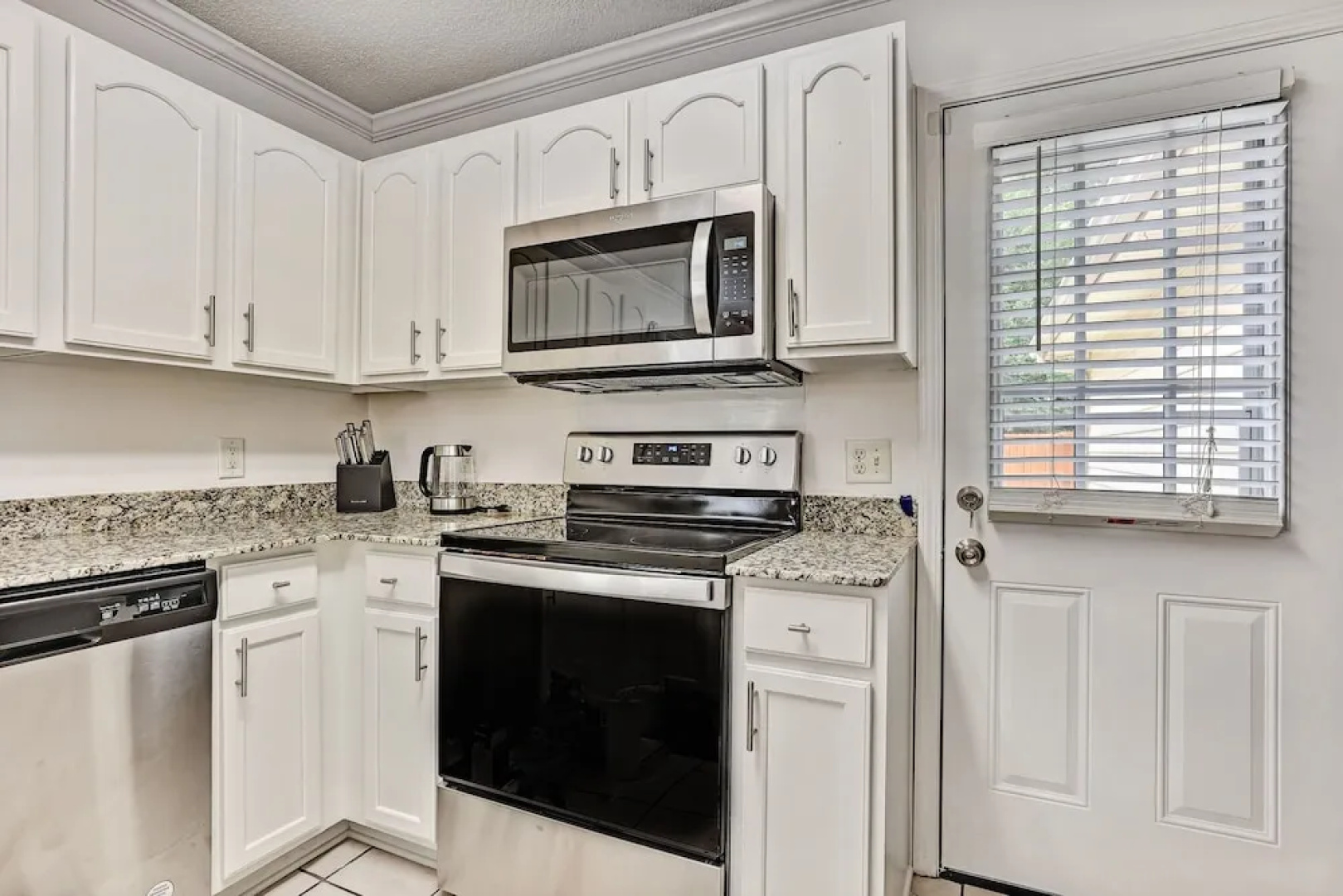 Charming Savannah Vacation Rental w/ Game Room!