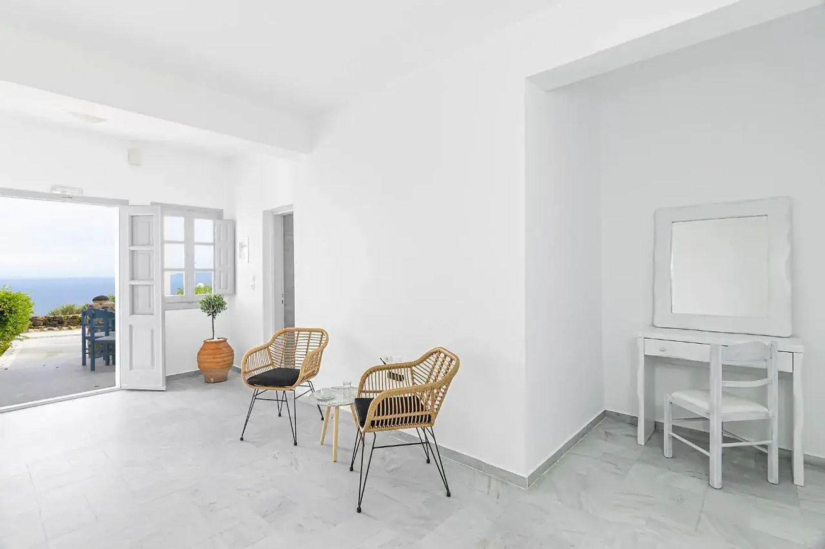 Phaos Santorini Suites