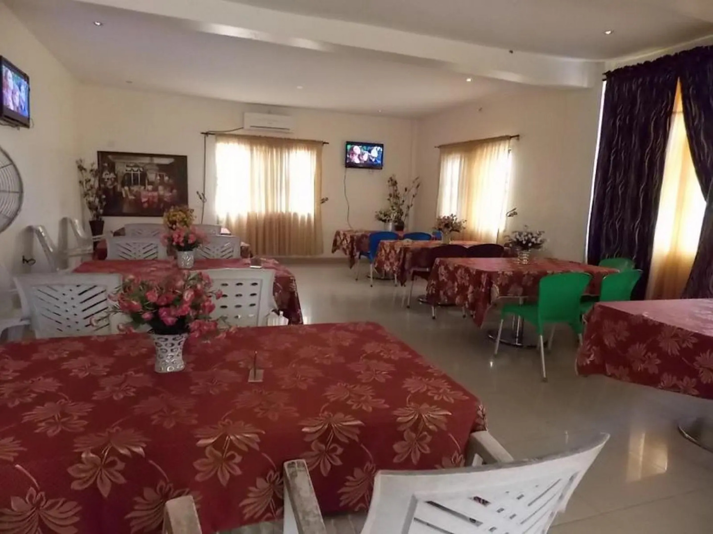 Mikagn Hotel And Suites