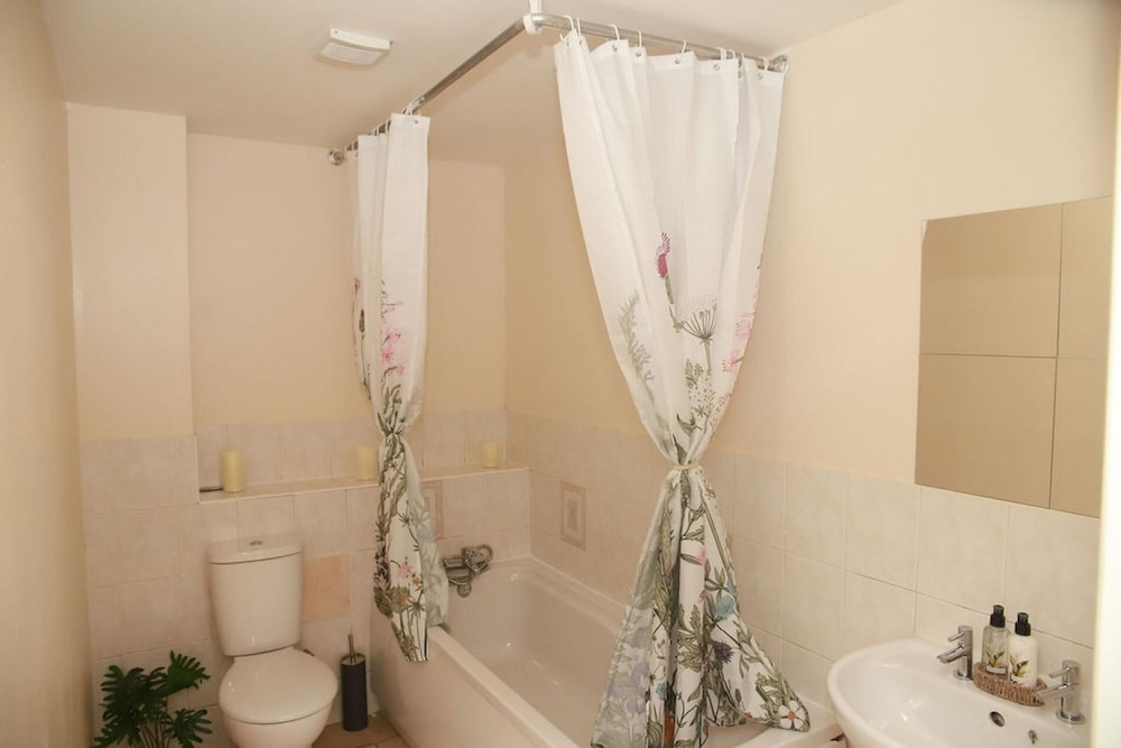 2BD Ground Floor Apartment in the Heart of Tilbury