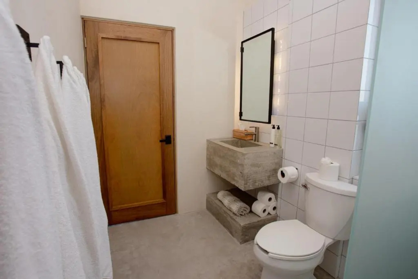 Topia Retreat - Surf Suite Sur