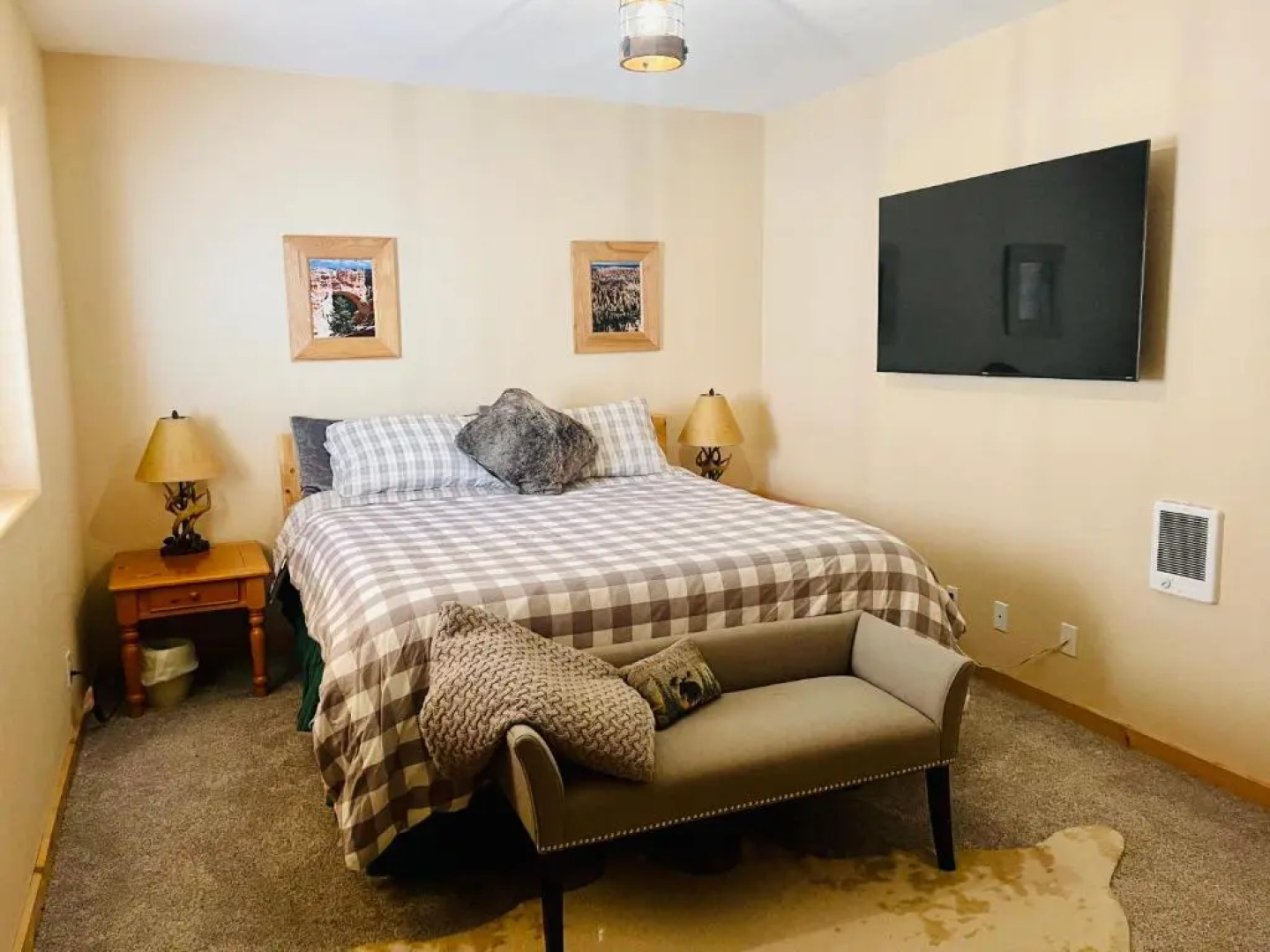 Adventure Awaits 3King Bed,2Bath Log Cabin in heart of Duck Creek Village!