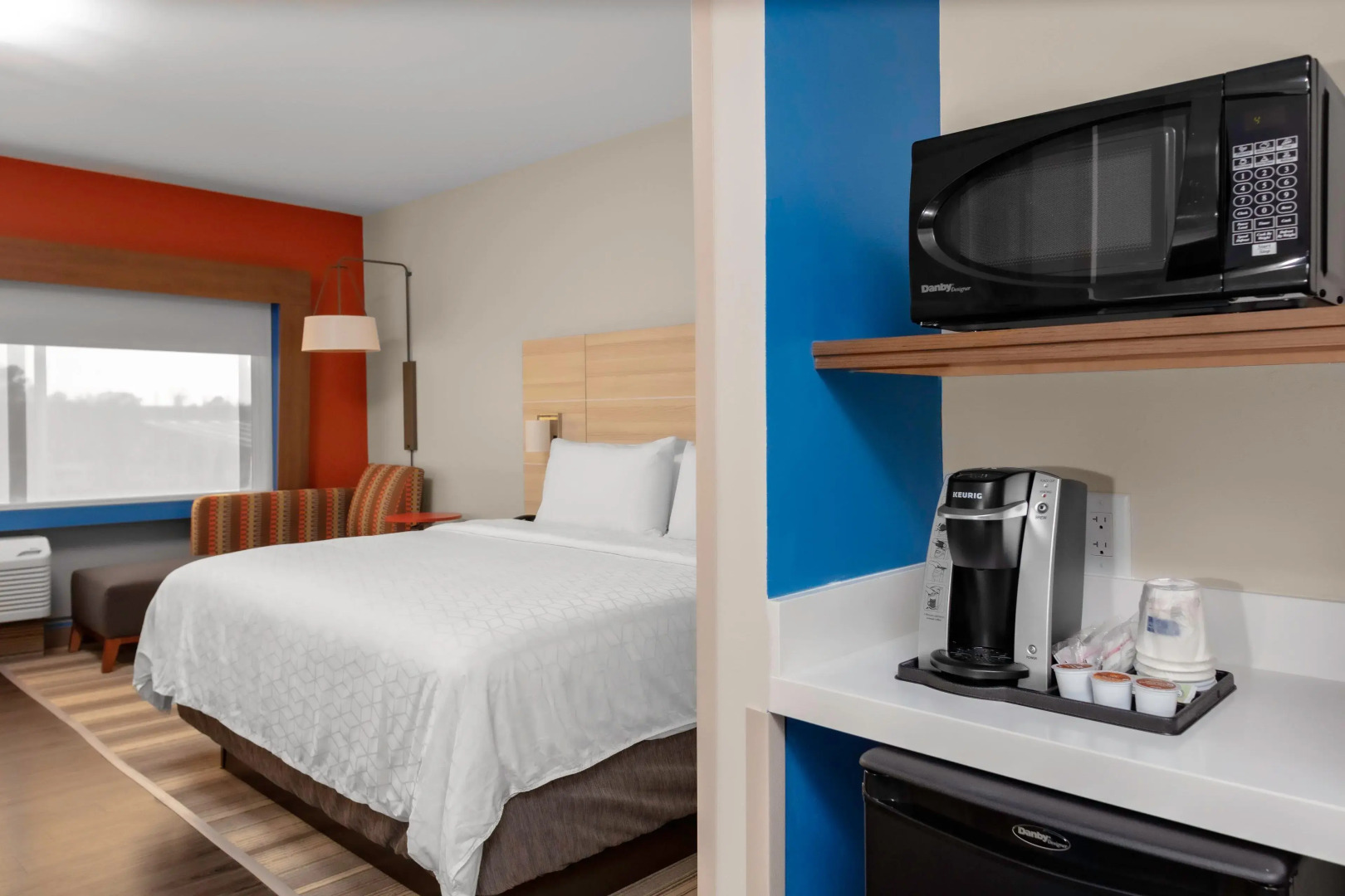 Holiday Inn Express & Suites Wilmington West - Medical Park by IHG