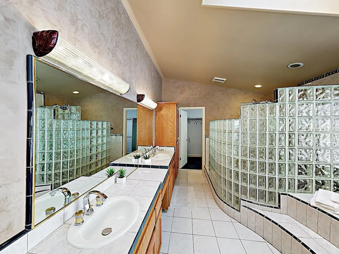 11750 Atascadero - 5 Br Home