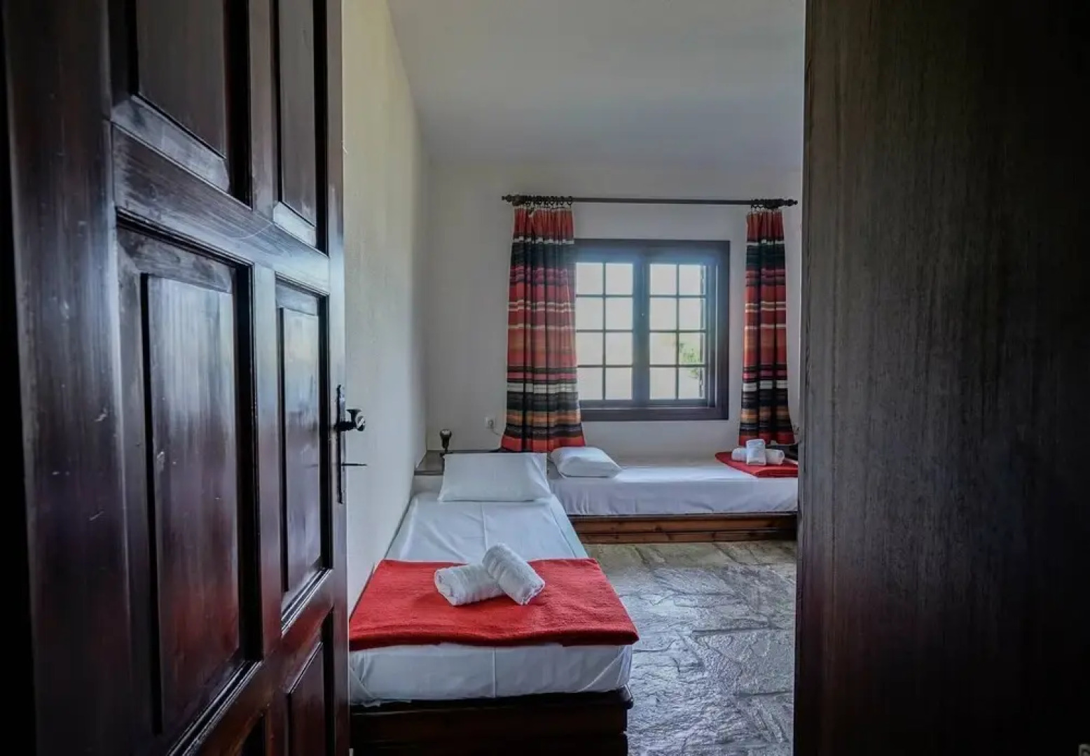 Sonia Rustic Mansion - 5bd 30 Sec Walk T