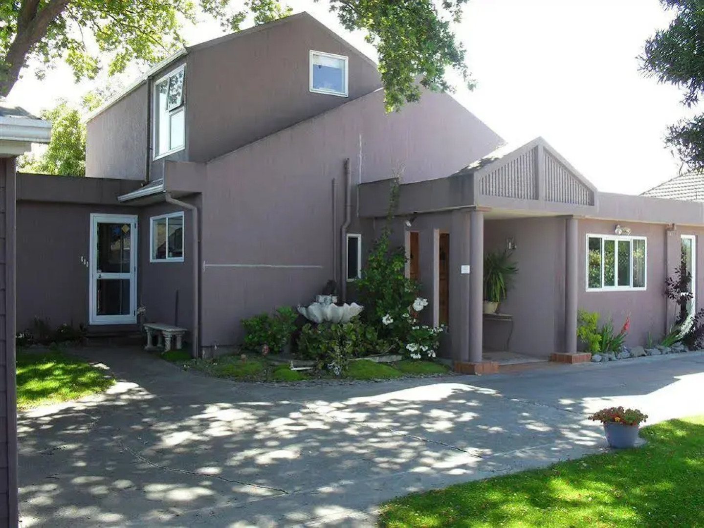 Purple-der House Accommodation