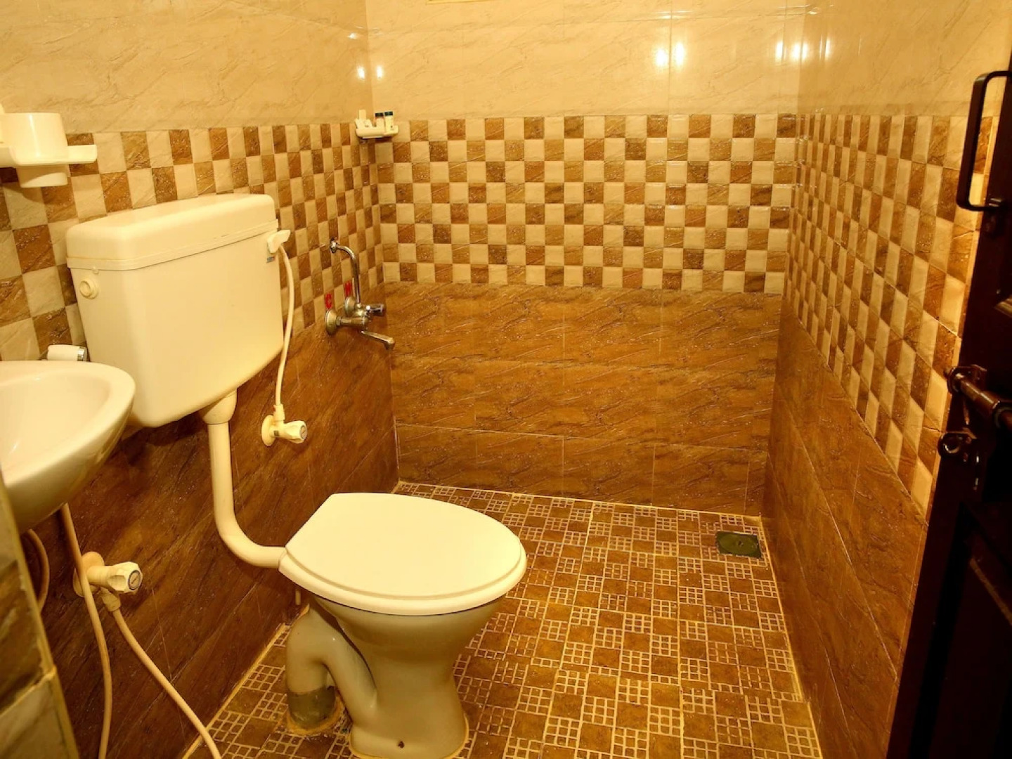 OYO 9619 Harmony Inn