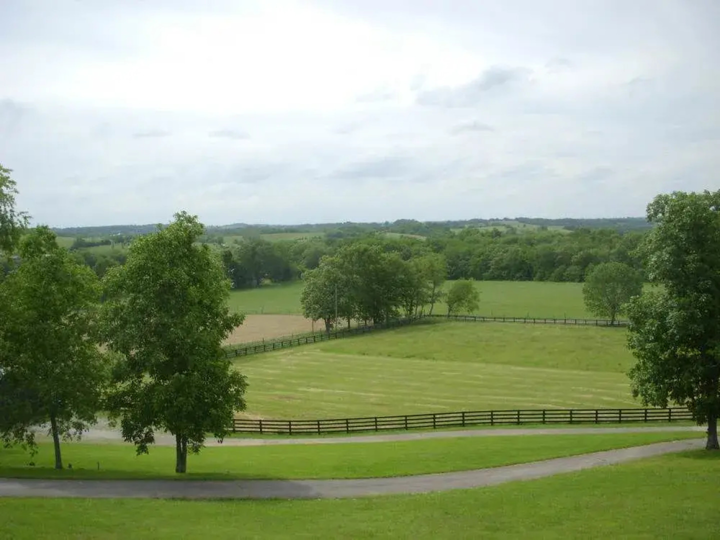 |Halcomb's Knob B and B