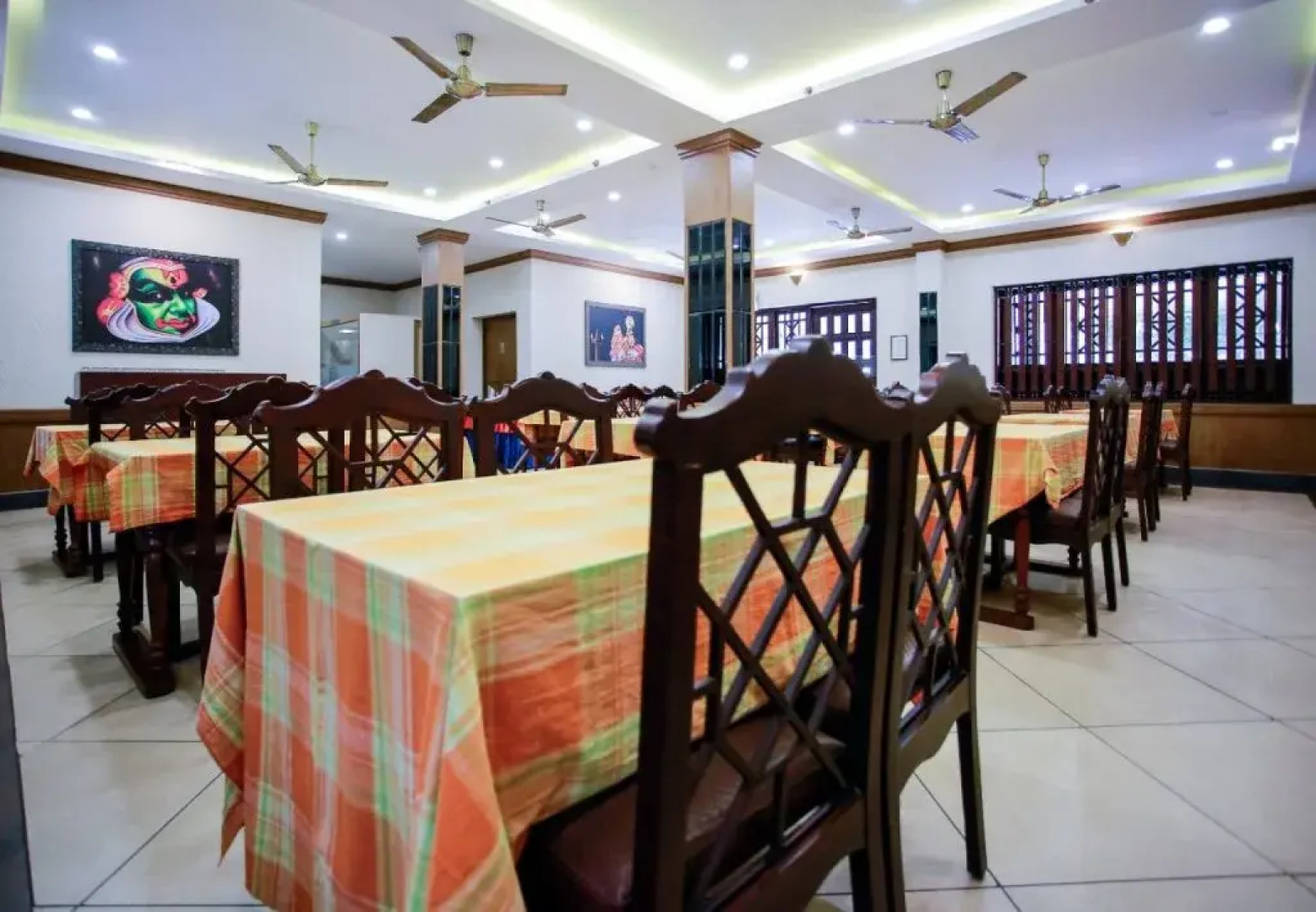 OYO 26692 Alankar Elite Inns