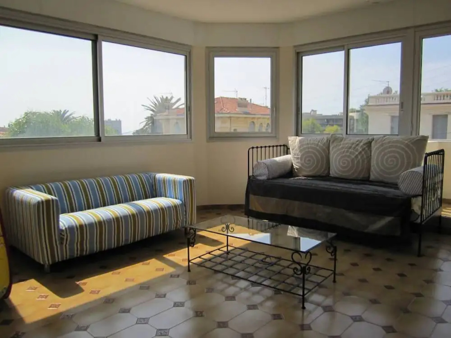 Happy Few - La Maison Blanche