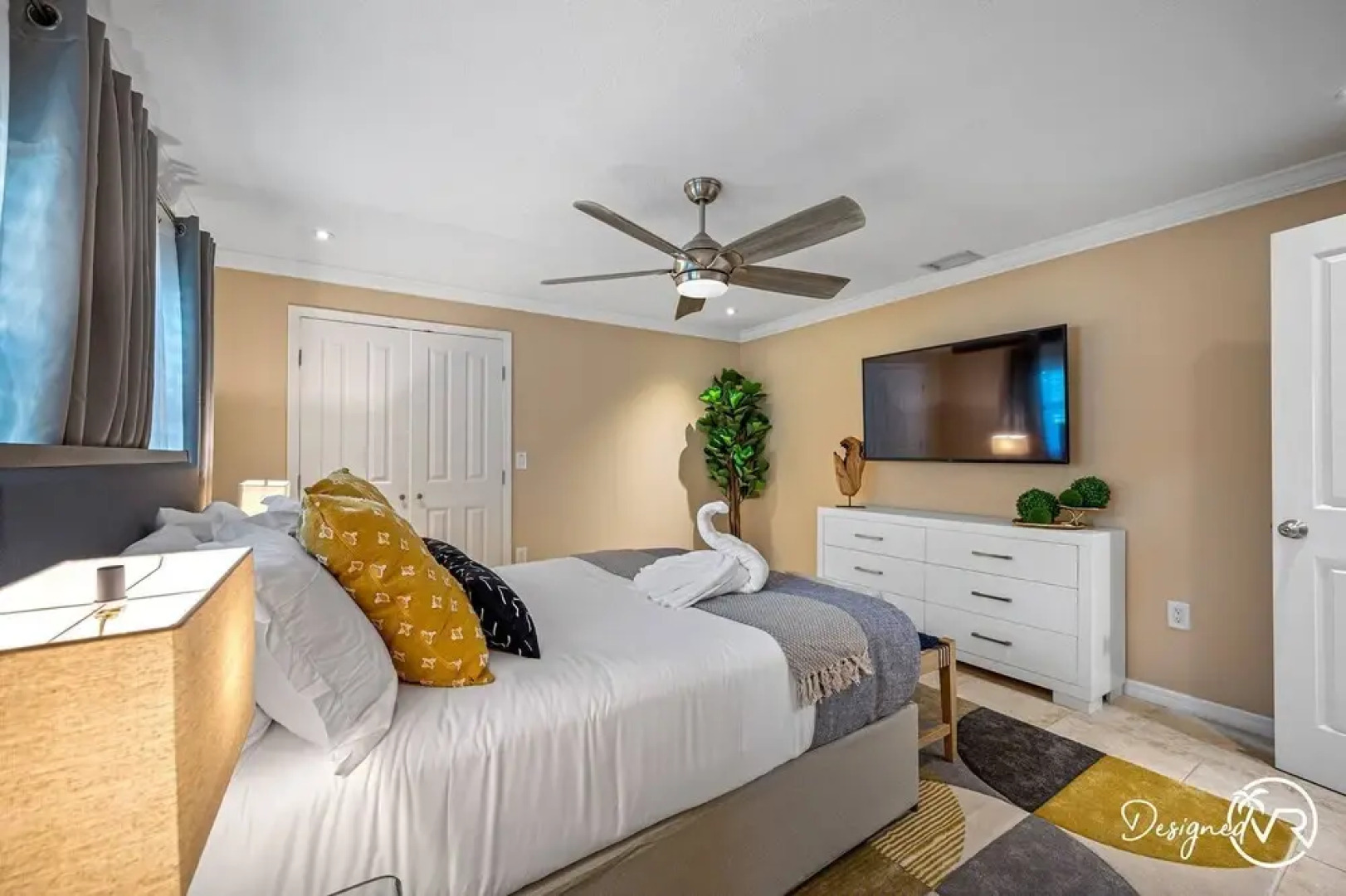 8BR Villa with Heated Pool Near Beach