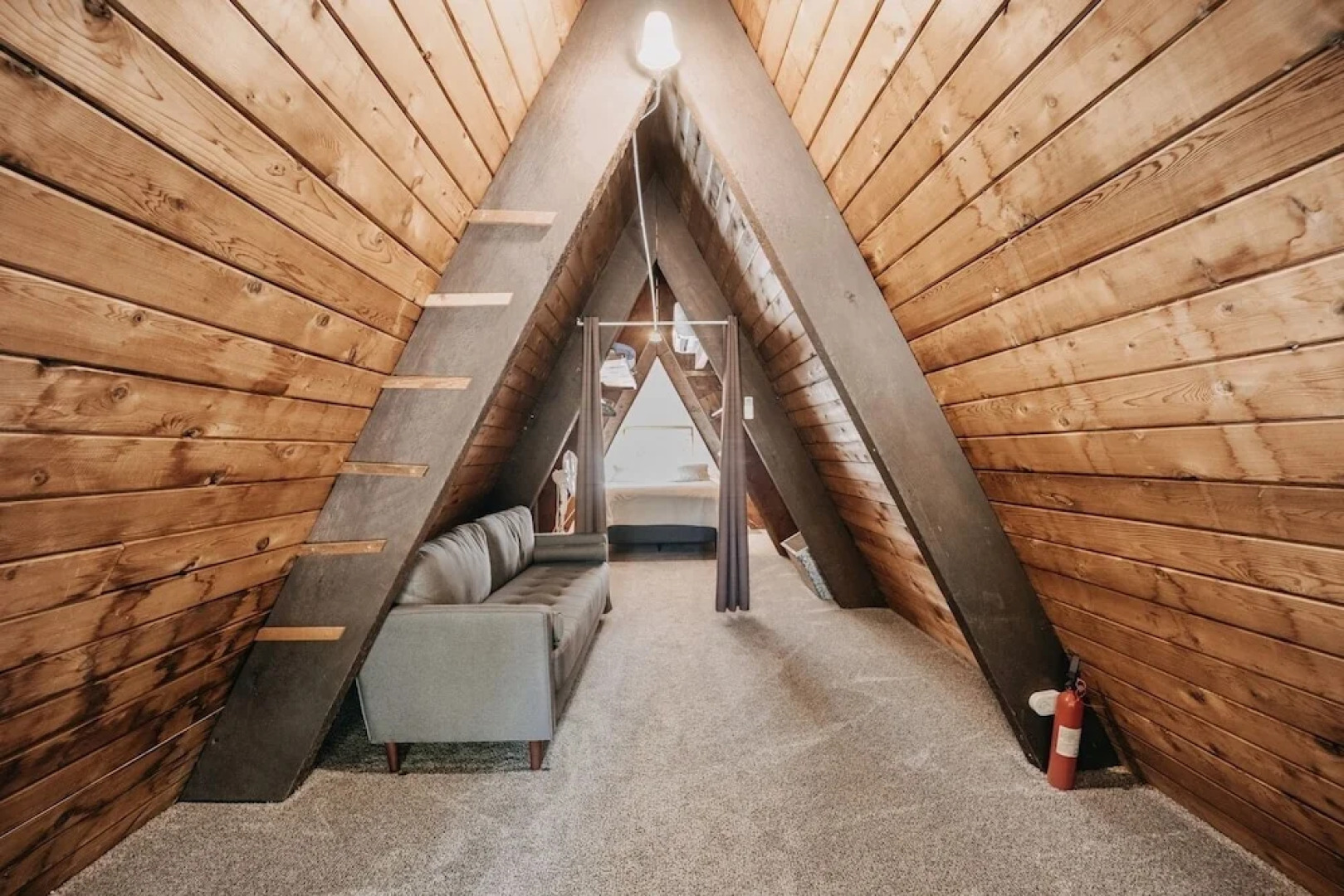 05mbh - Economical - Wifi - Pets Ok - F/p - D/w - Sleeps 2 1 Bedroom Apts by RedAwning