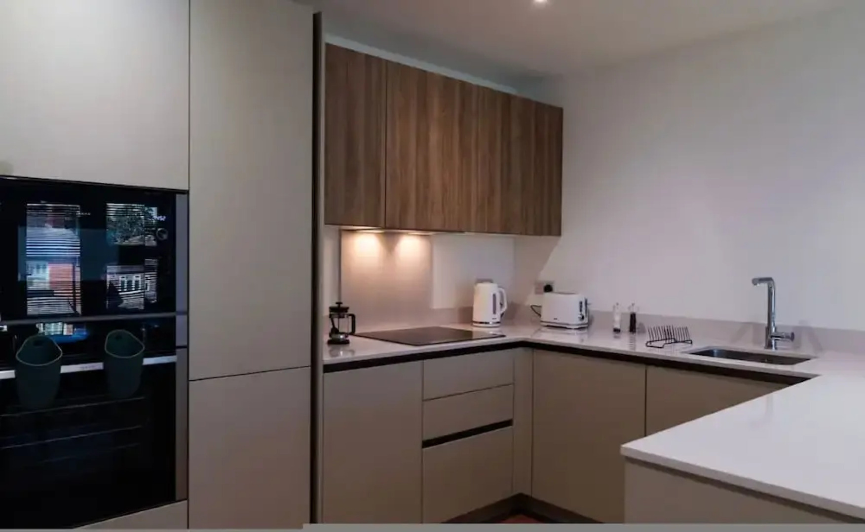 Luxury Manchester Apartment - Orange