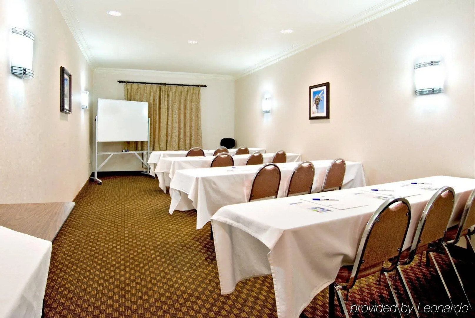 Holiday Inn Express & Suites Klamath Falls Central by IHG