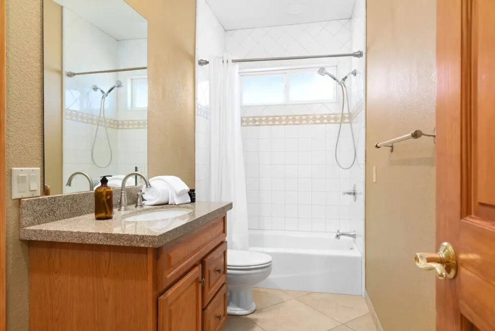 Playa Sol by Avantstay Jtree Oasis w/ Hot Tub & Pool!