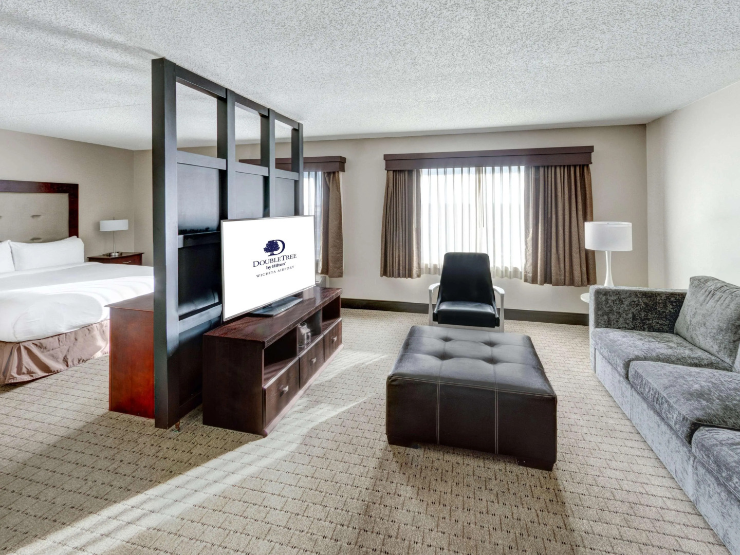DoubleTree by Hilton Hotel Wichita Airport