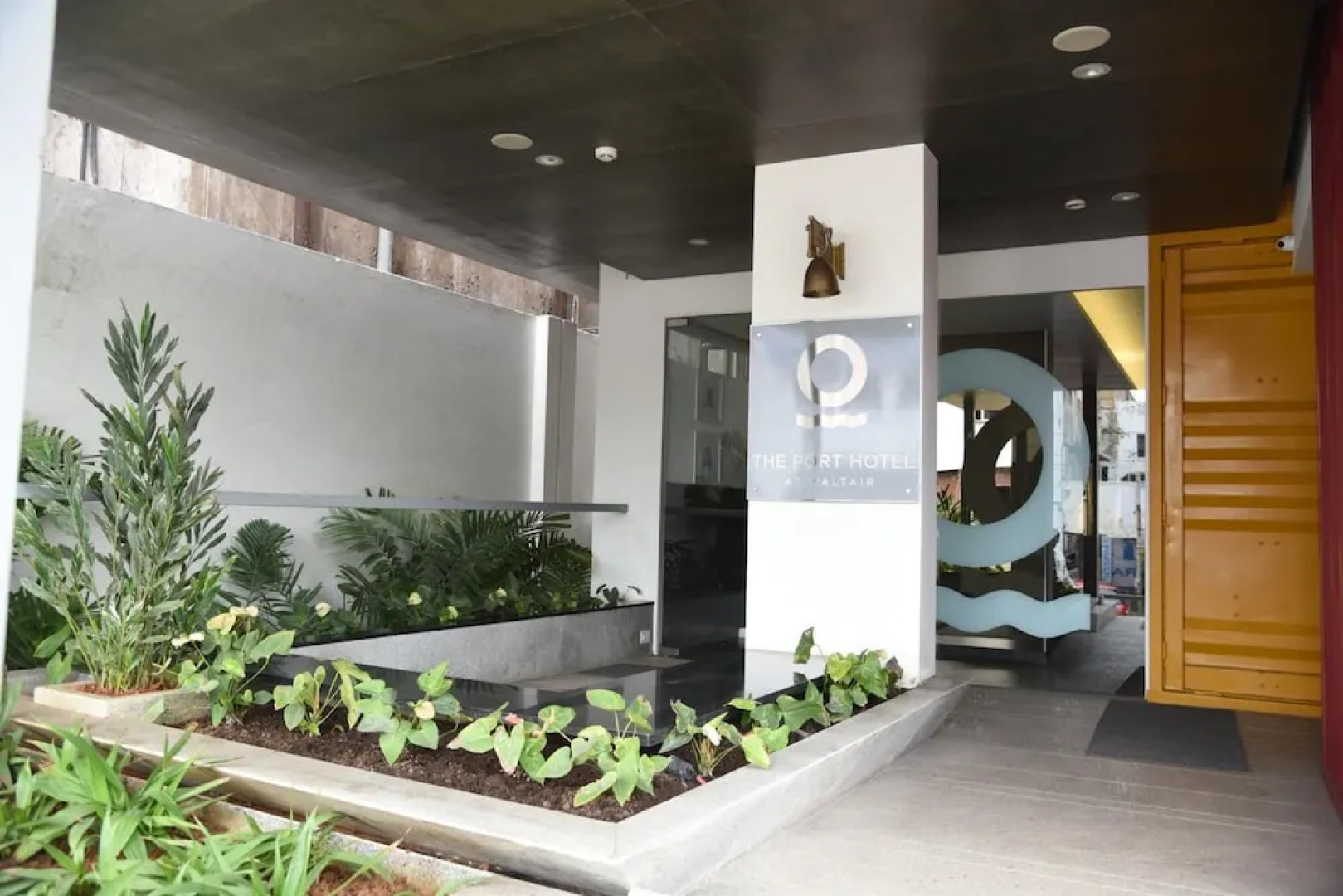 OYO 1447 The Port Hotel