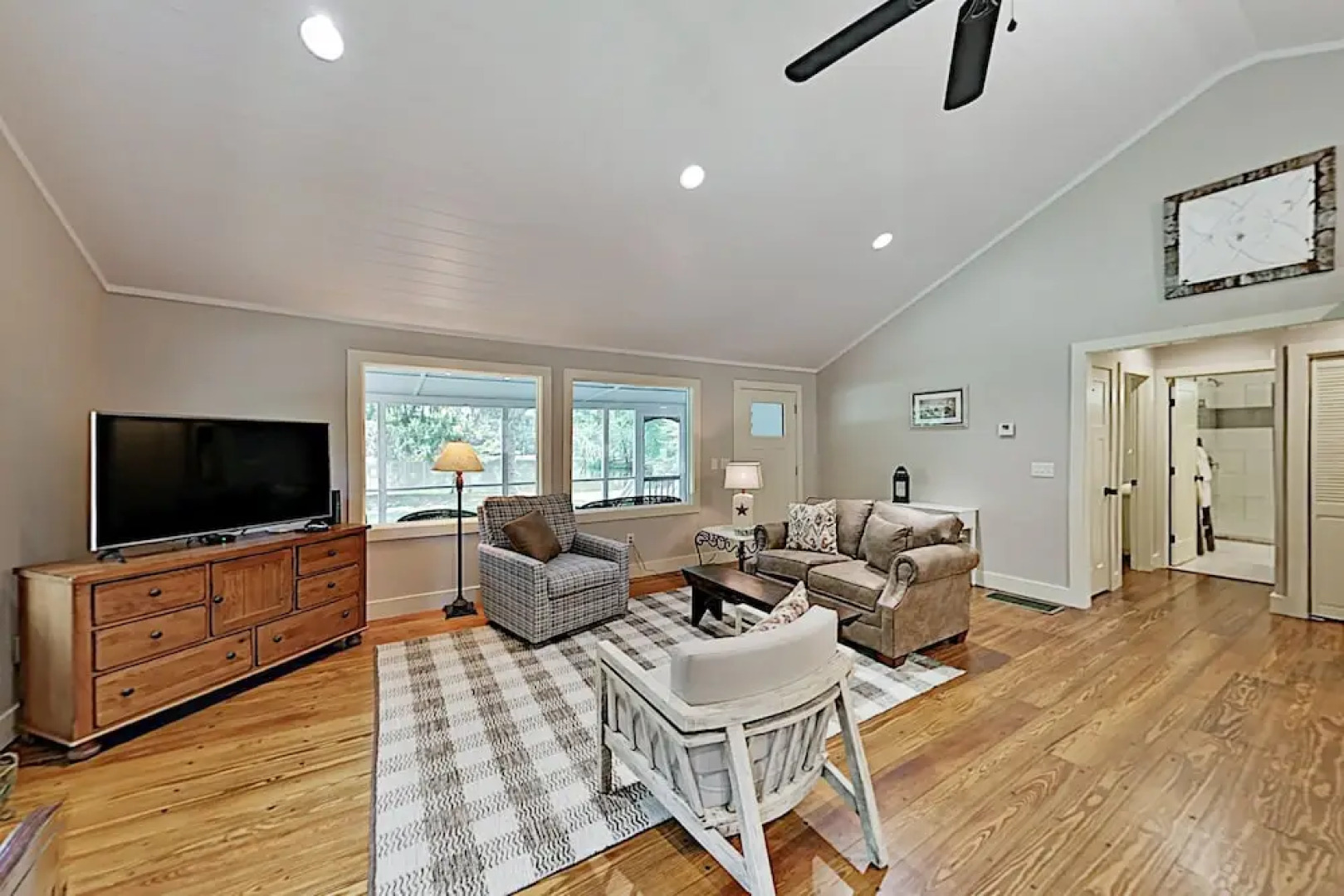 Charming Getaway W/ Luxe Interior & Screened Patio 2 Bedroom Cottage