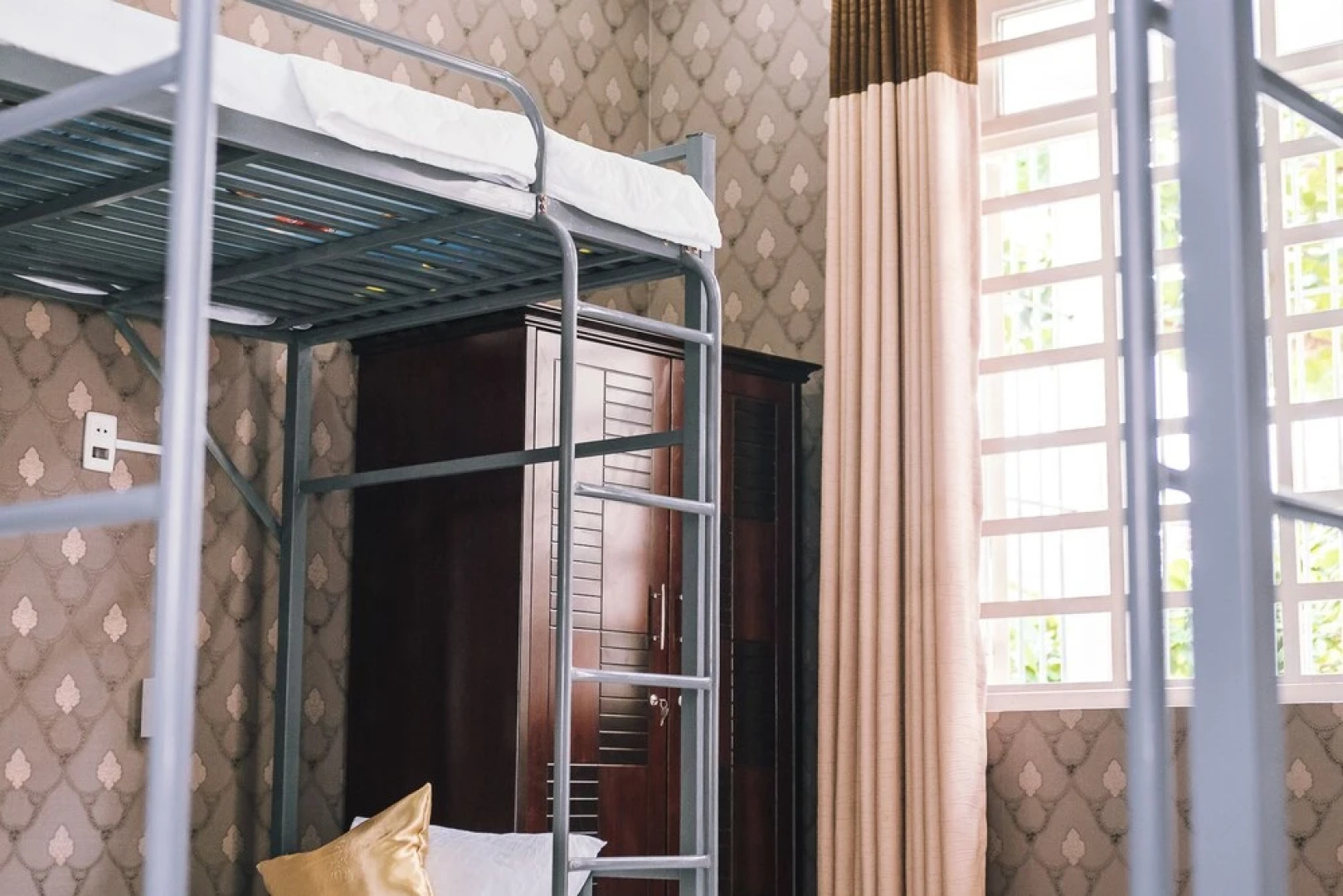 White Hotel - Hostel