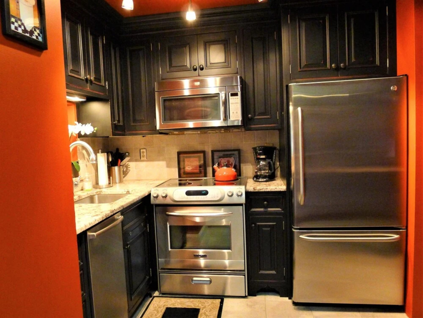 112 Chilton - 2 Bedroom Condo