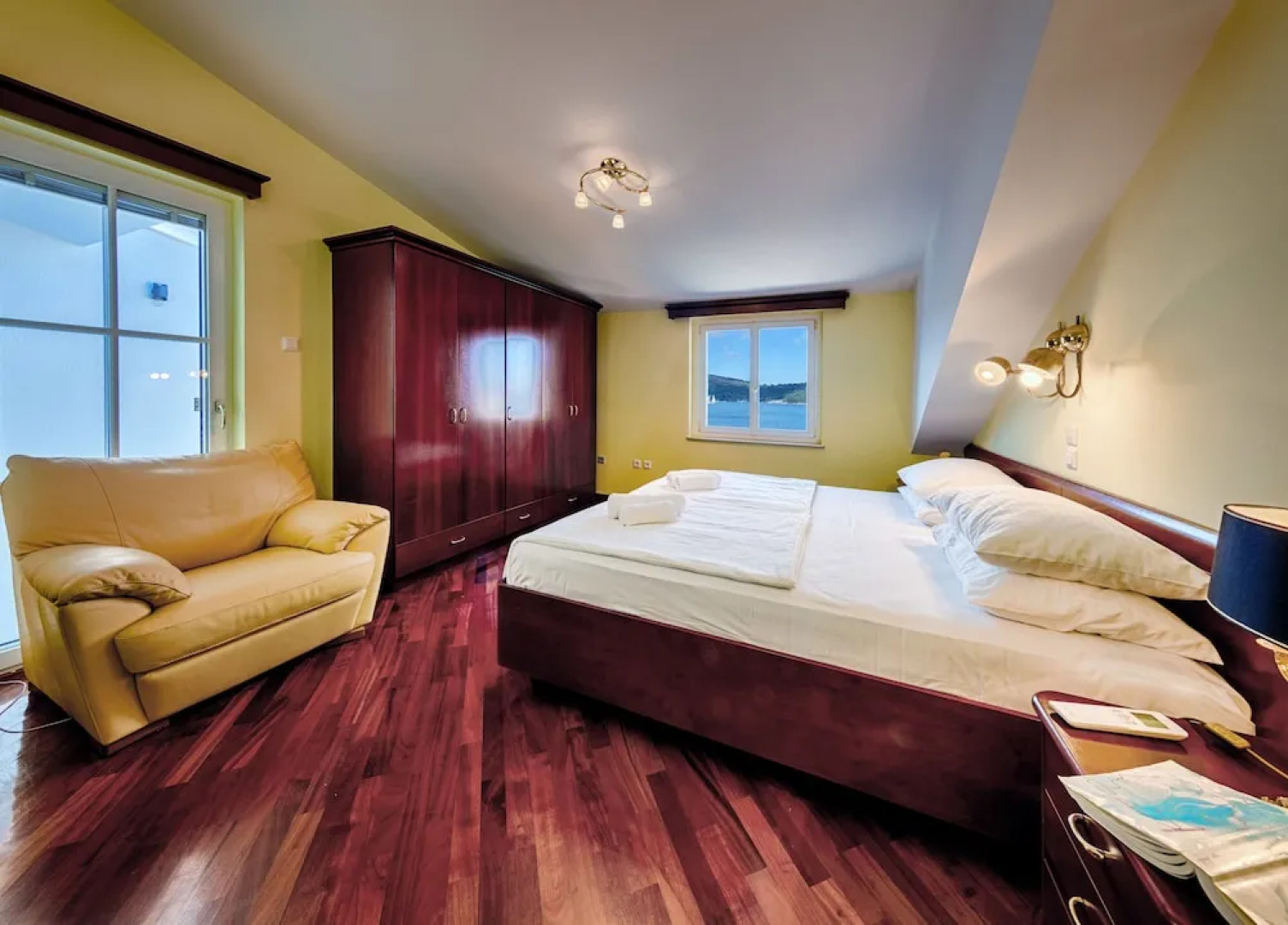 Apartments Donna with Sea View