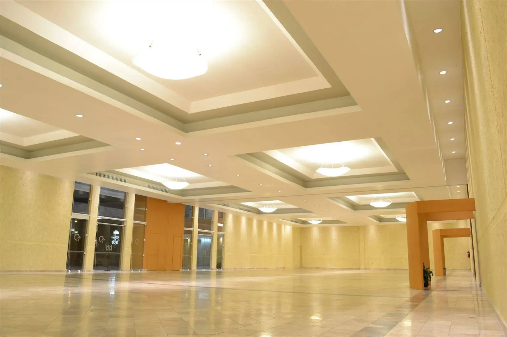 La Posada Hotel & Suites