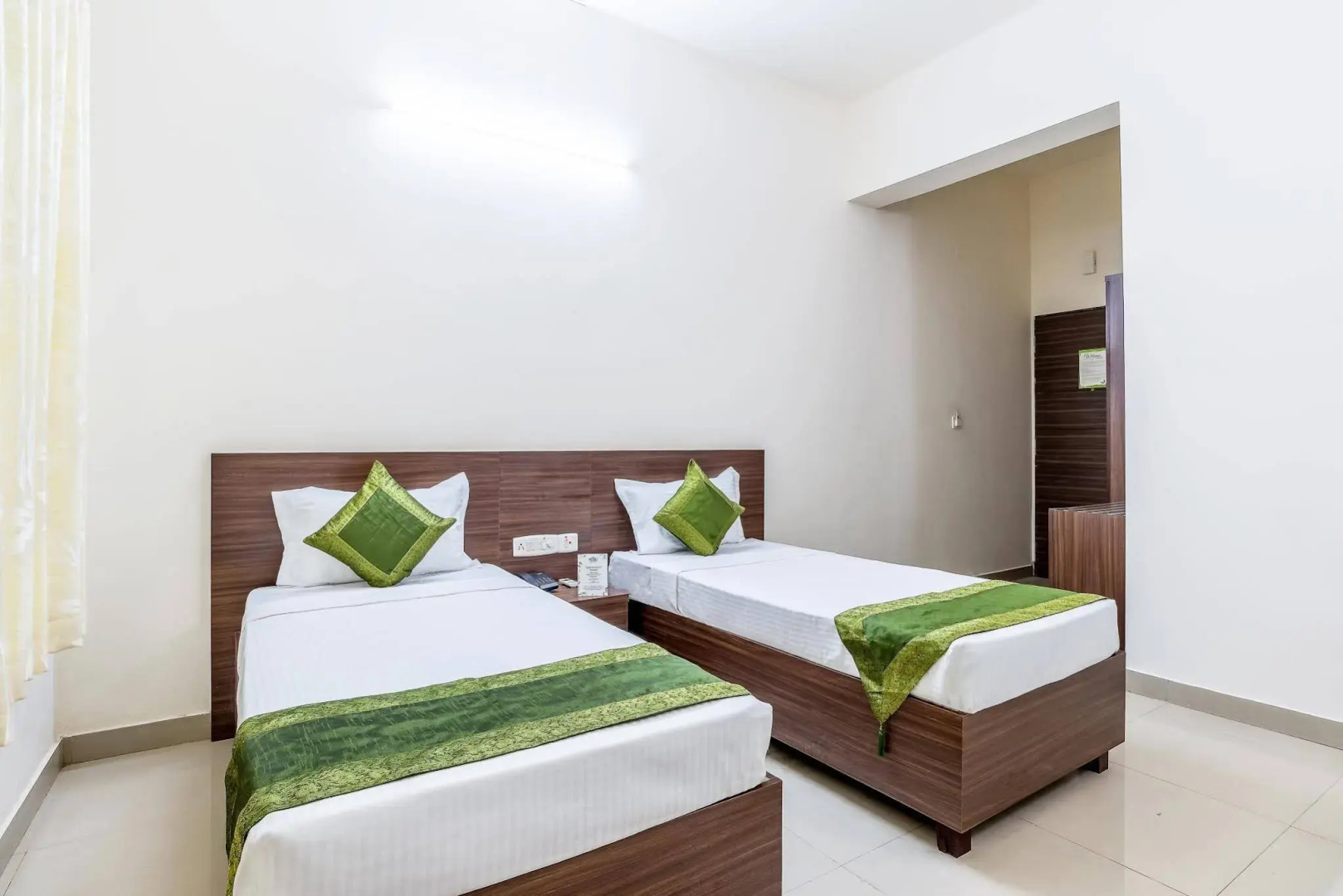 Treebo Pappilon Palace - PVS Circle