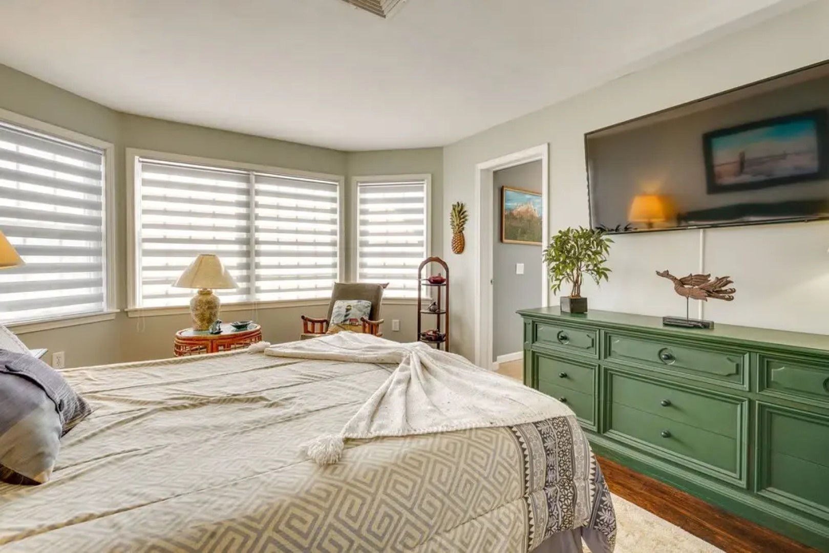 New Jersey Home - Deck, Grill & Walkable to Beach!