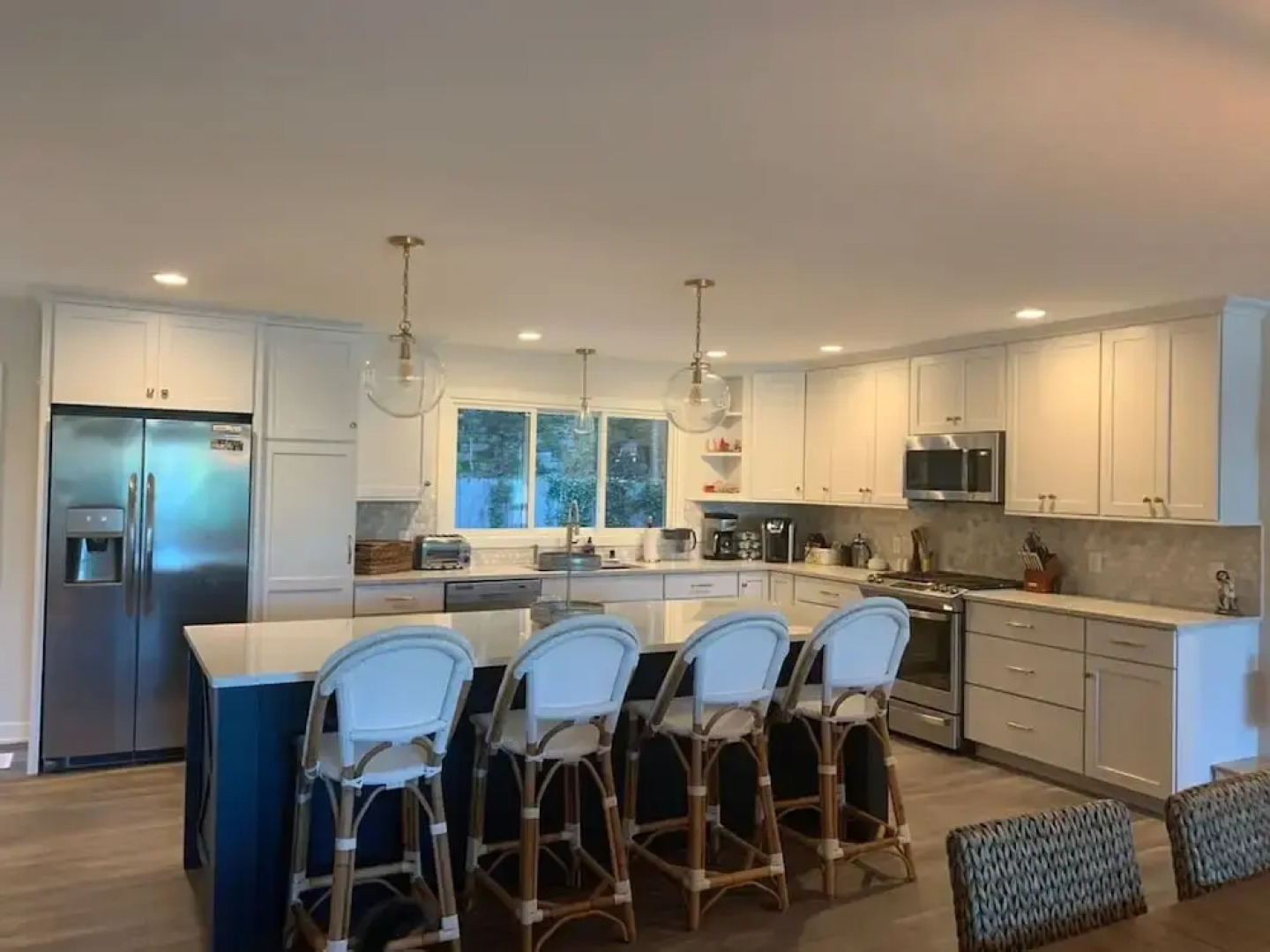 Beach View Cottage - On the Lake