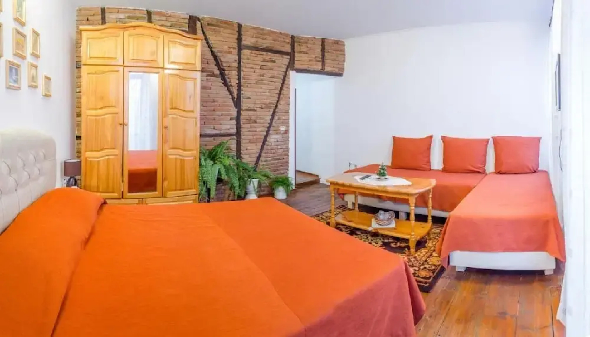 Room-charming Guest Room in Historic Vel