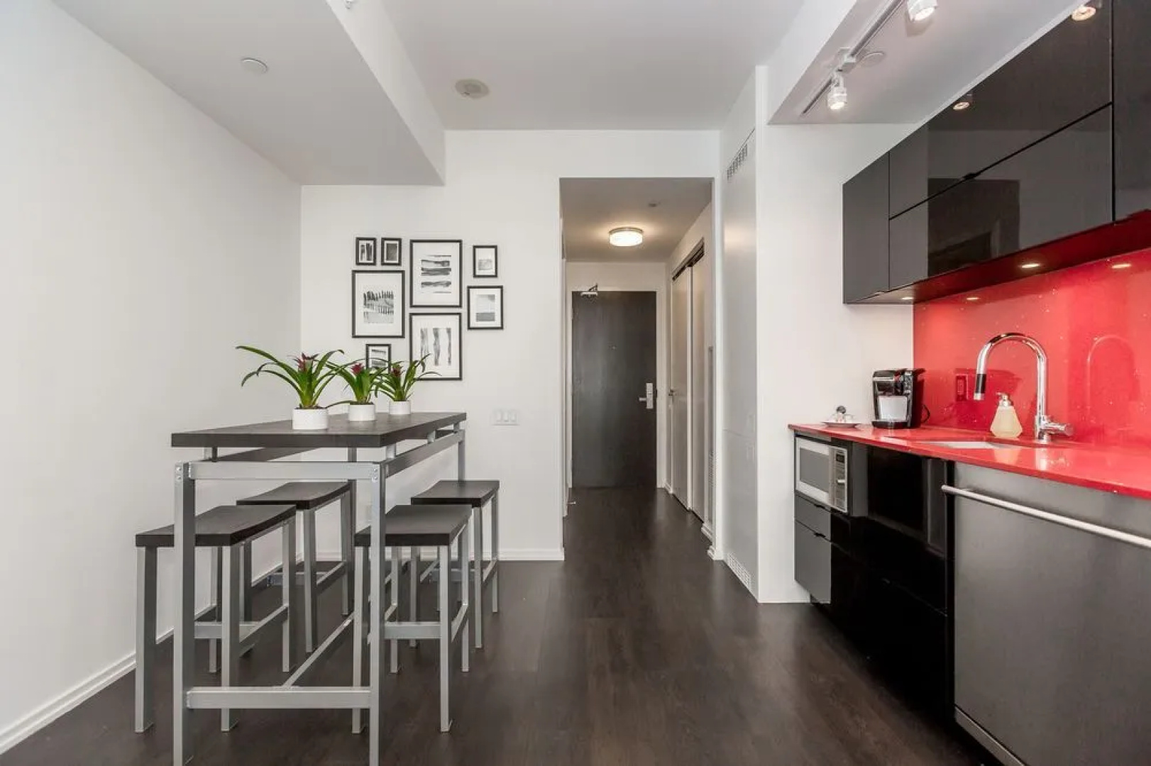 Noel Suites- Peter and Richmond St West