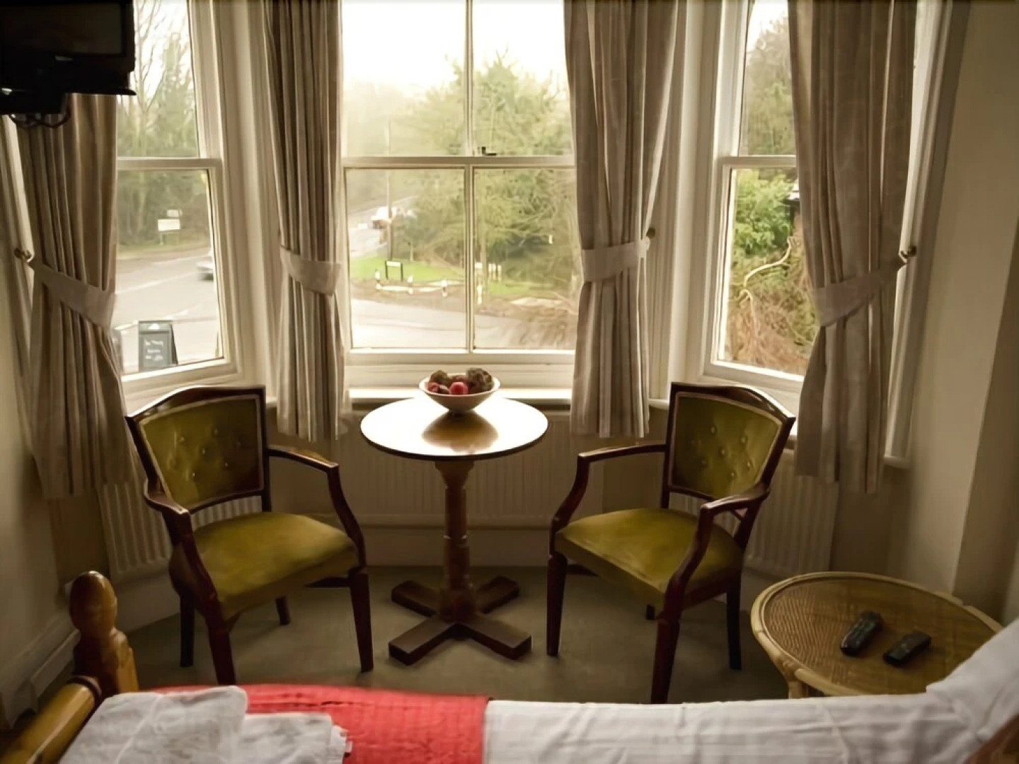 The Three Horseshoes