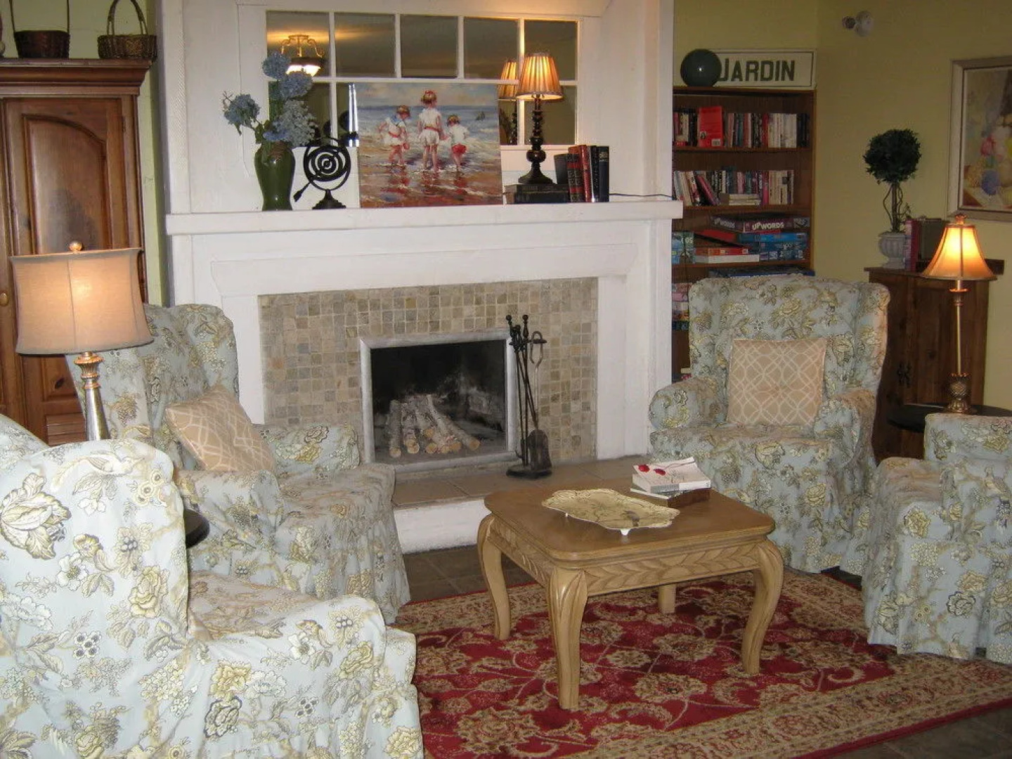 Foxglove Inn & Gardens