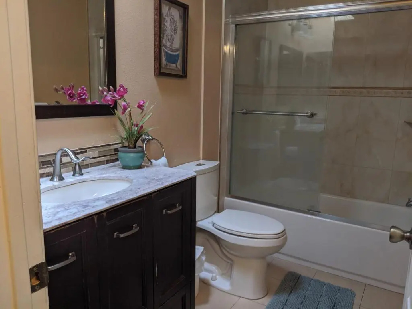 2Bedroom with Den and 2BA 4 Blocks to Santa Monica Beach