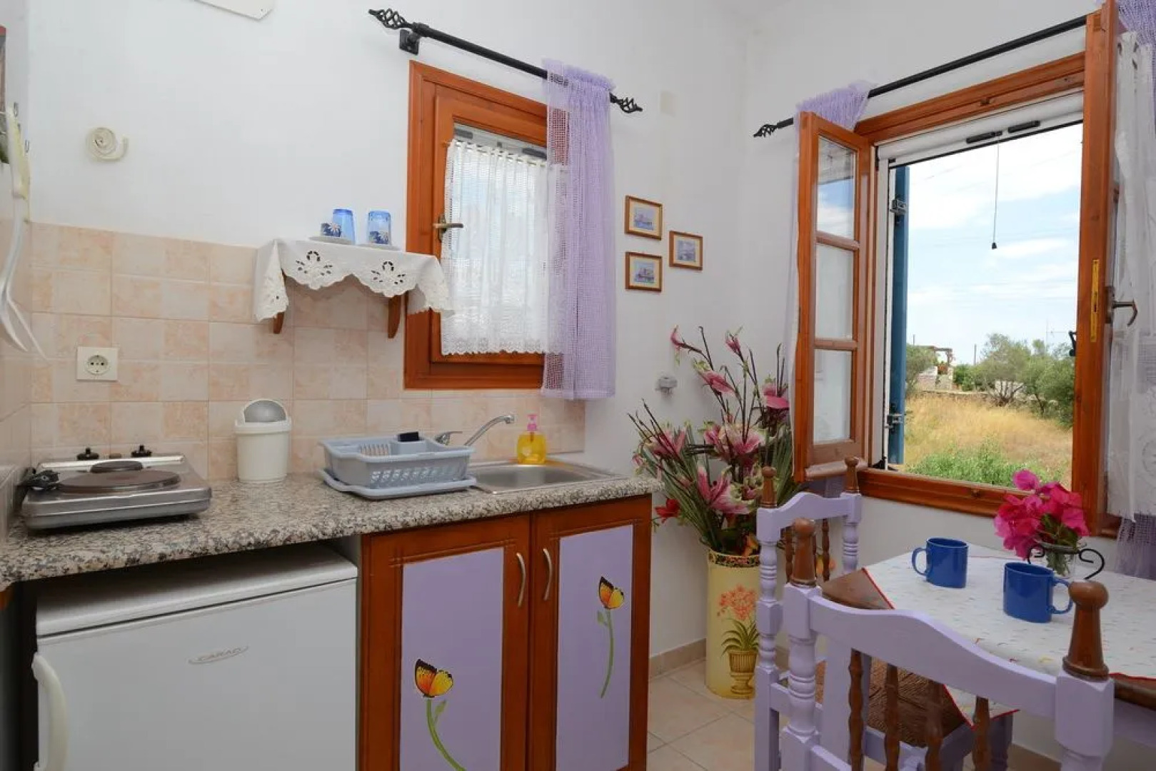 Dora's Studios and Apartments