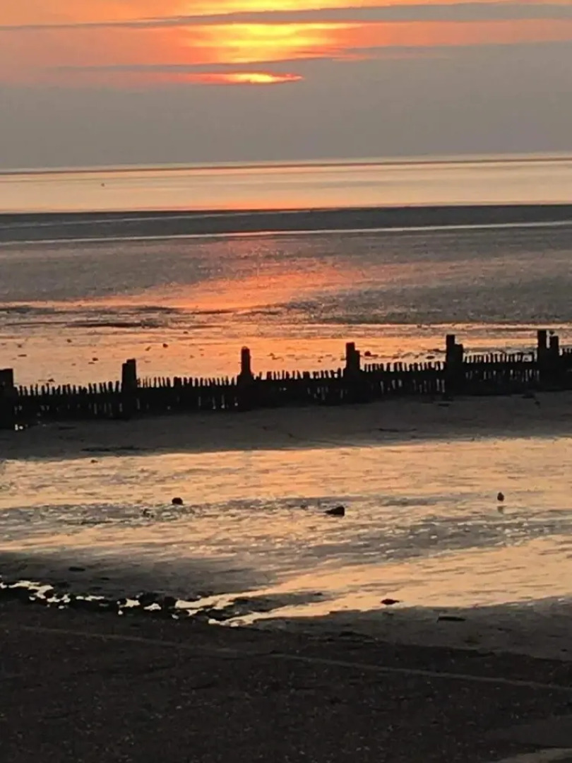 Pets Stay Free 2 Bedroom Caravan at Heacham Beach