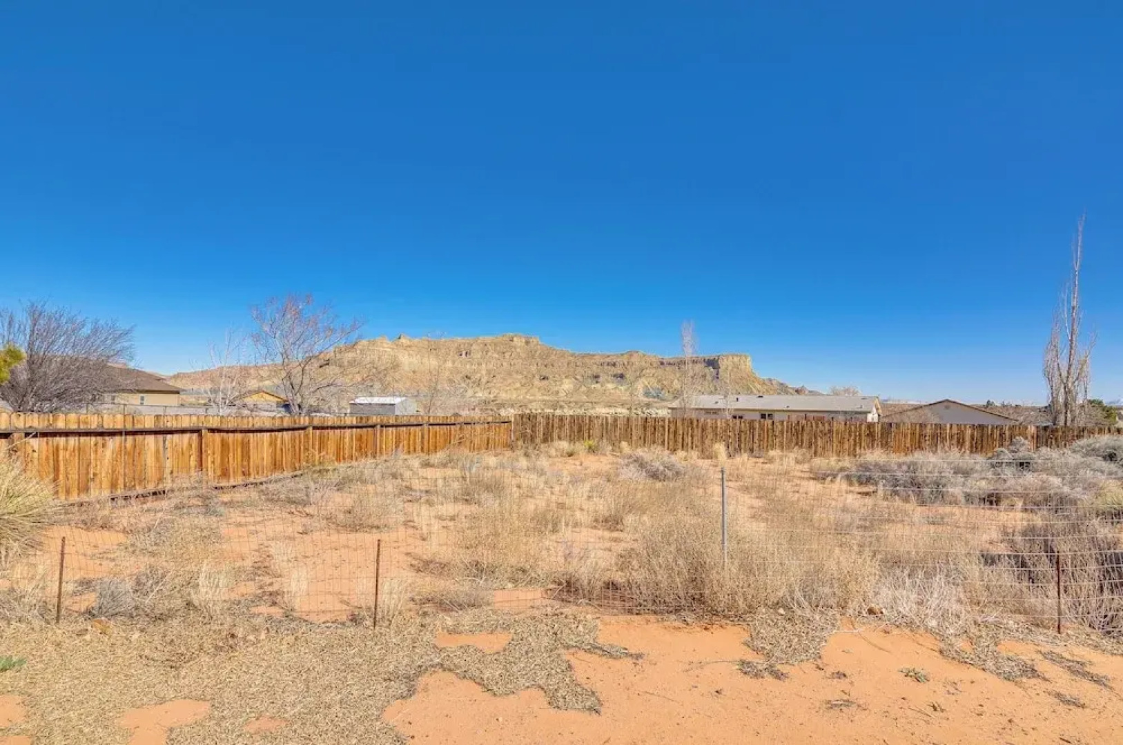 13 Mi to Lake Powell: Mtn-view Home w/ Deck & BBQ