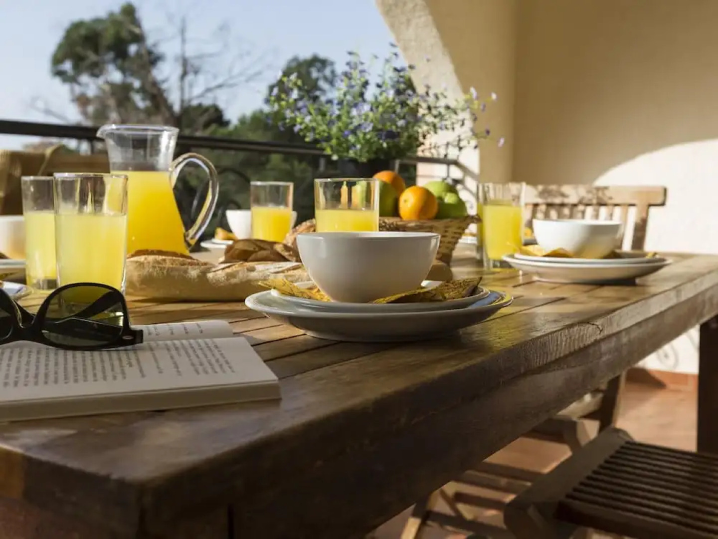 Spacious apartment with balcony on the east coast of Corsica