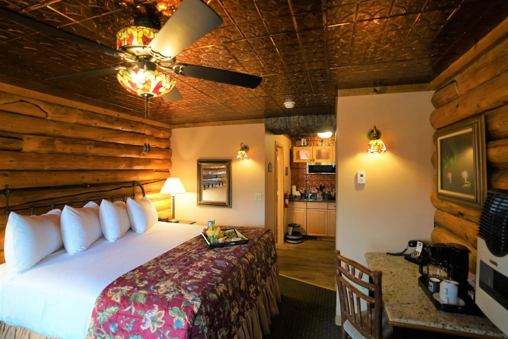 Pike's Waterfront Lodge