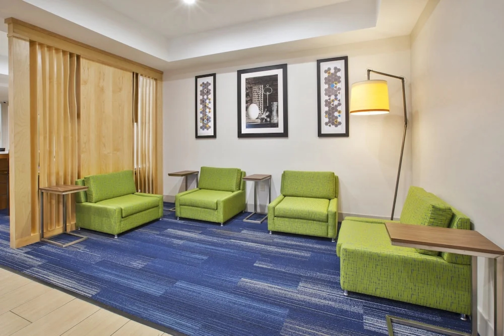 Holiday Inn Express & Suites Niles