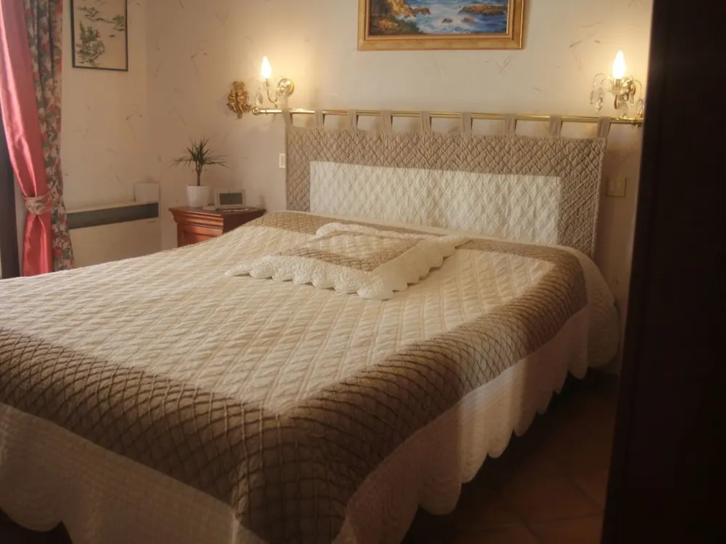 Vintage Holiday Home in Cotignac With Heated Private Pool