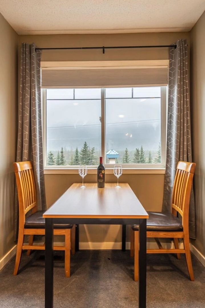 Banff Boundary Lodge-Mountain View Condo